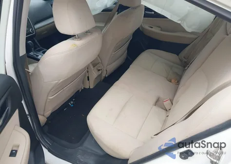 2018 Subaru Legacy 2.5I Premium из США, поврежденный, VIN 4S3BNAF69J3024972